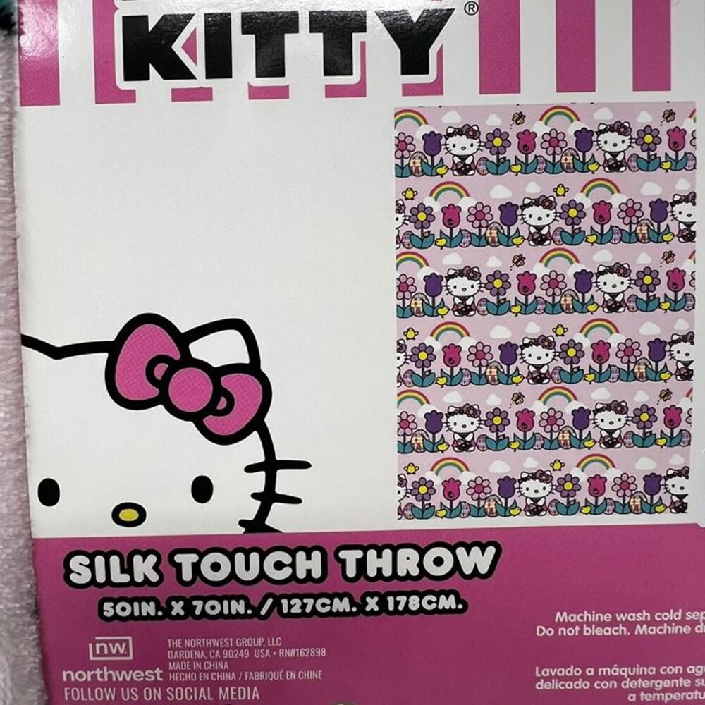 Hello Kitty Flower Easter Throw Blanket - Picture 2 of 2